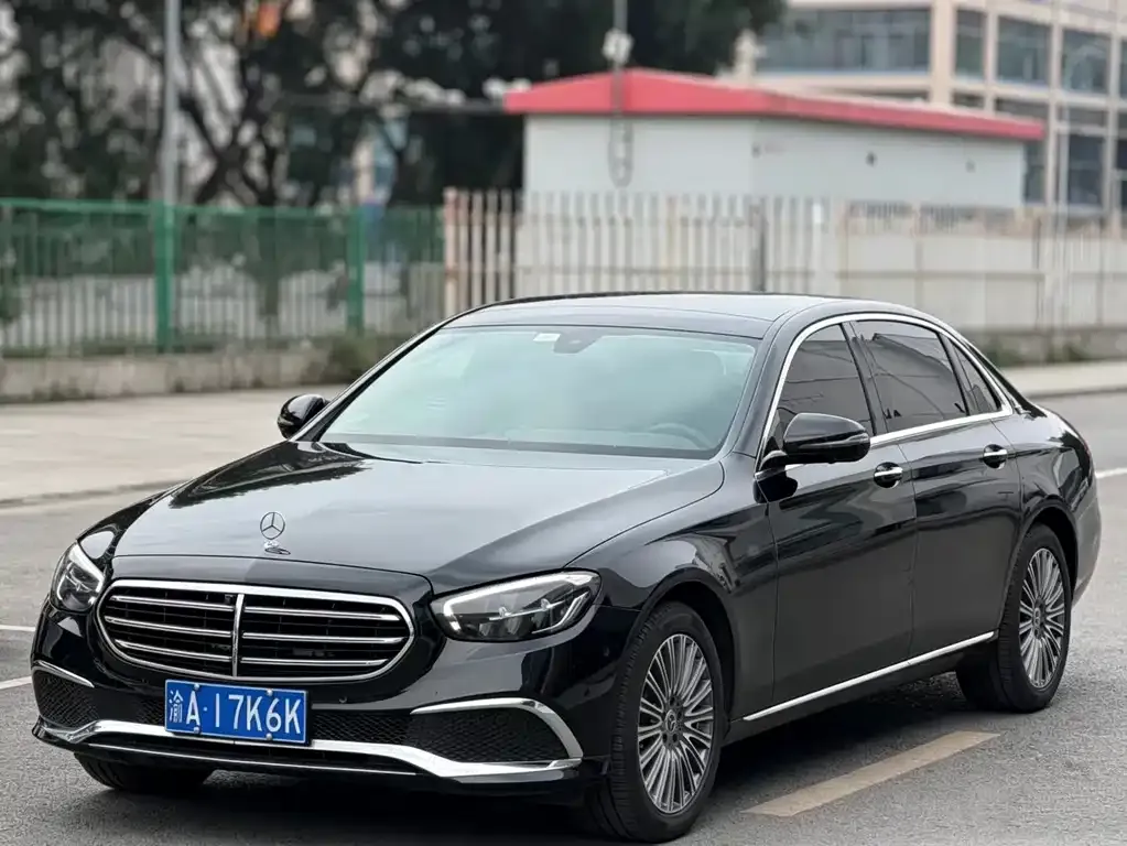 Mercedes-Benz E-Class — фото 1