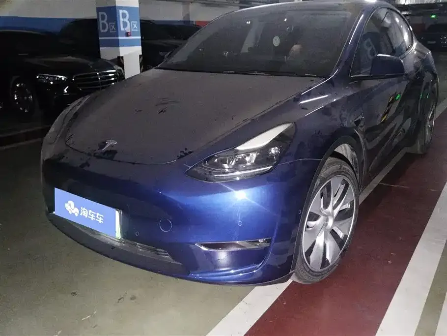 Tesla Model Y — фото 1