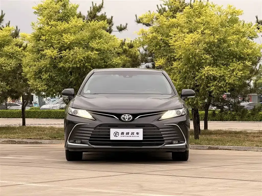 Toyota Camry — фото 5