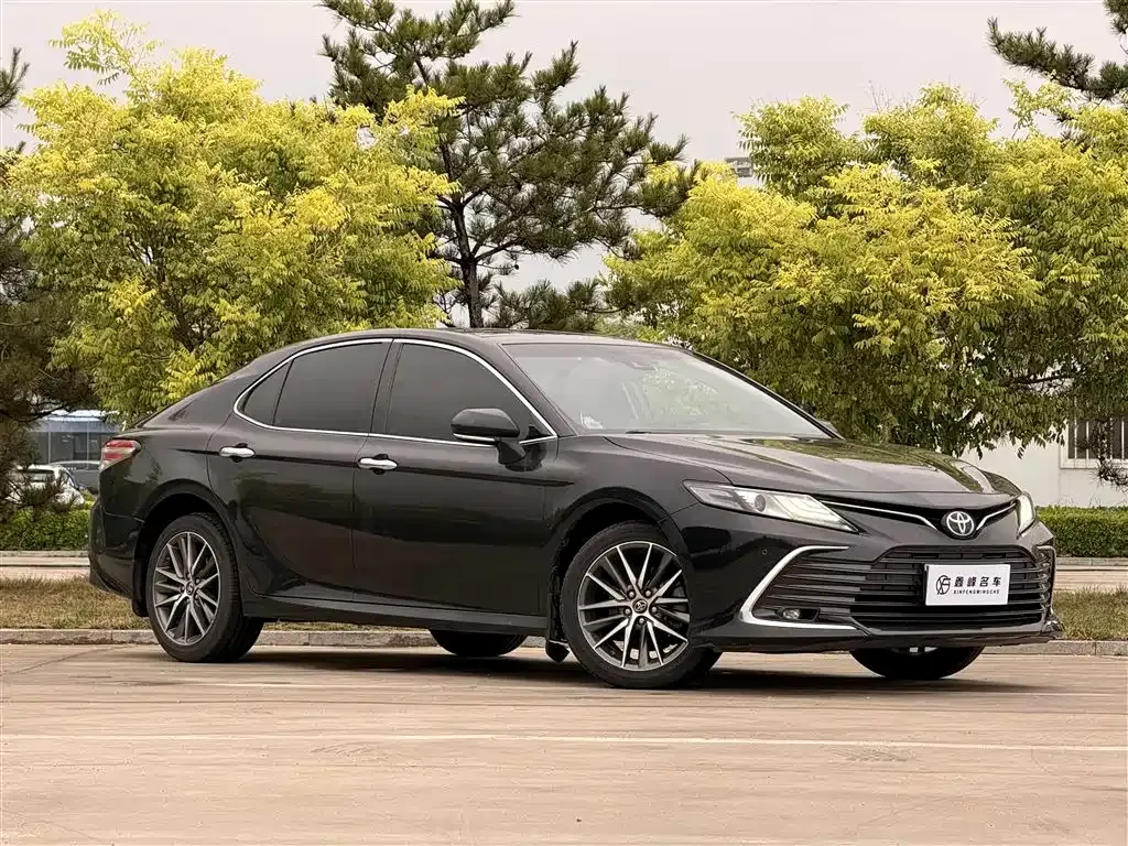 Toyota Camry — фото 8