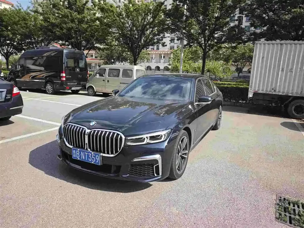 BMW 7 Series — фото 1