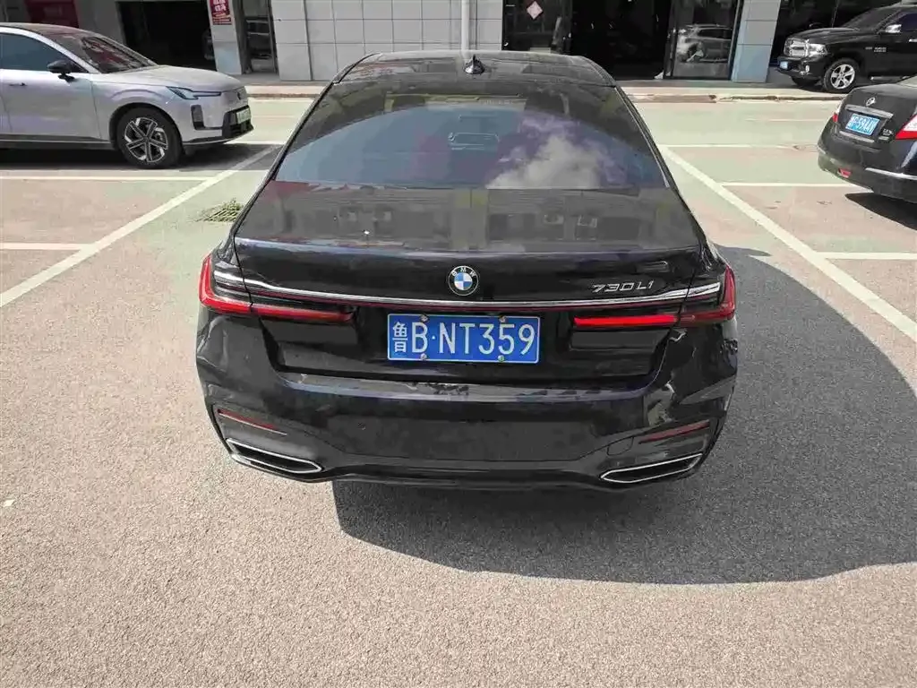 BMW 7 Series — фото 10