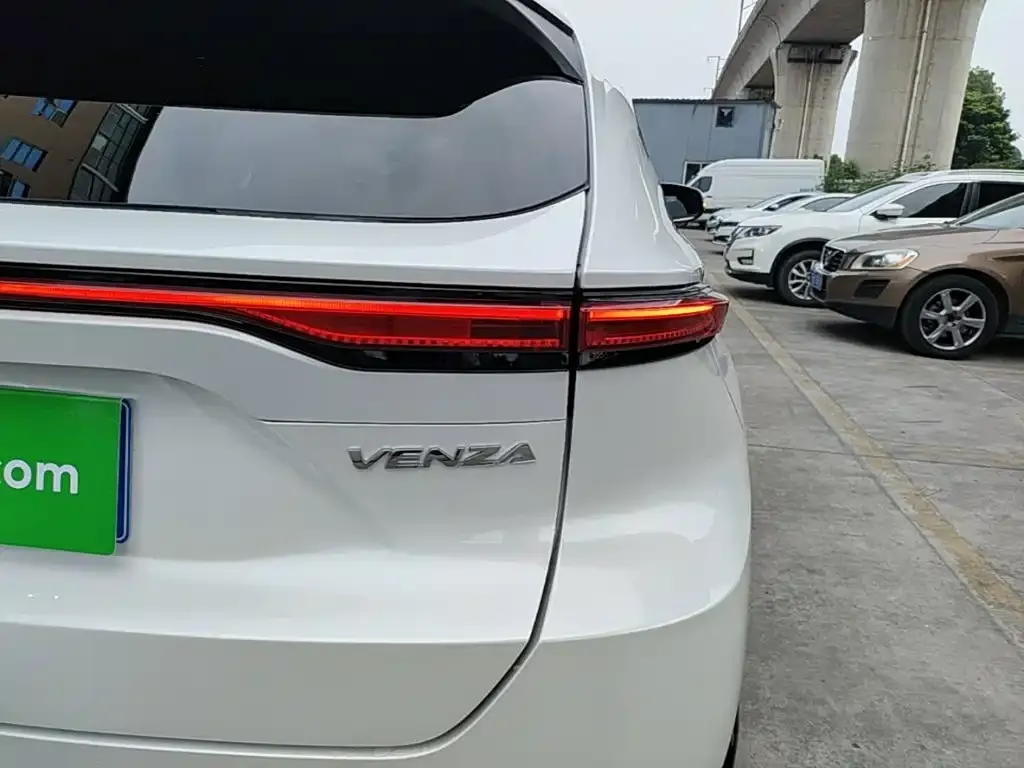 Toyota Venza — фото 2