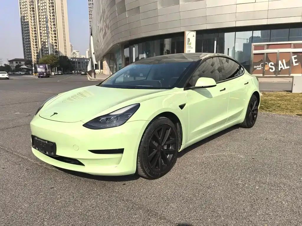 Tesla Model 3 — фото 1