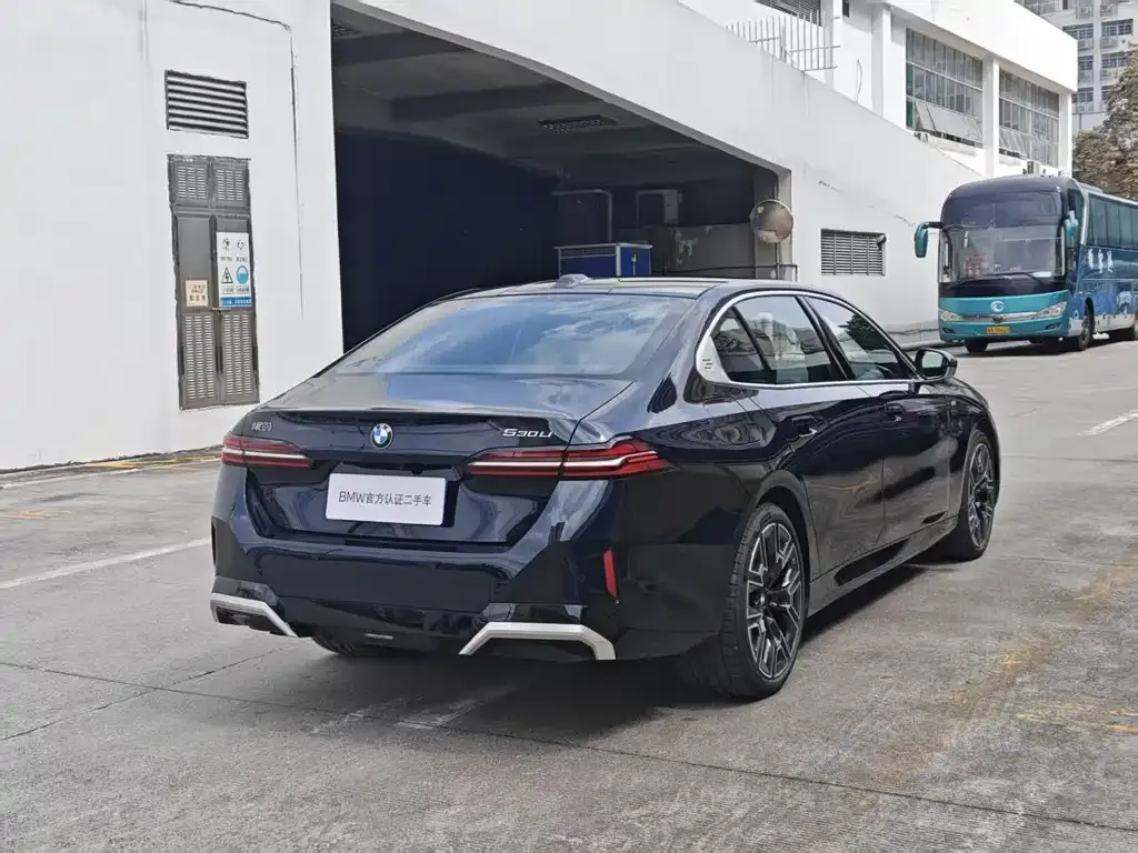 BMW 5 Series — фото 10