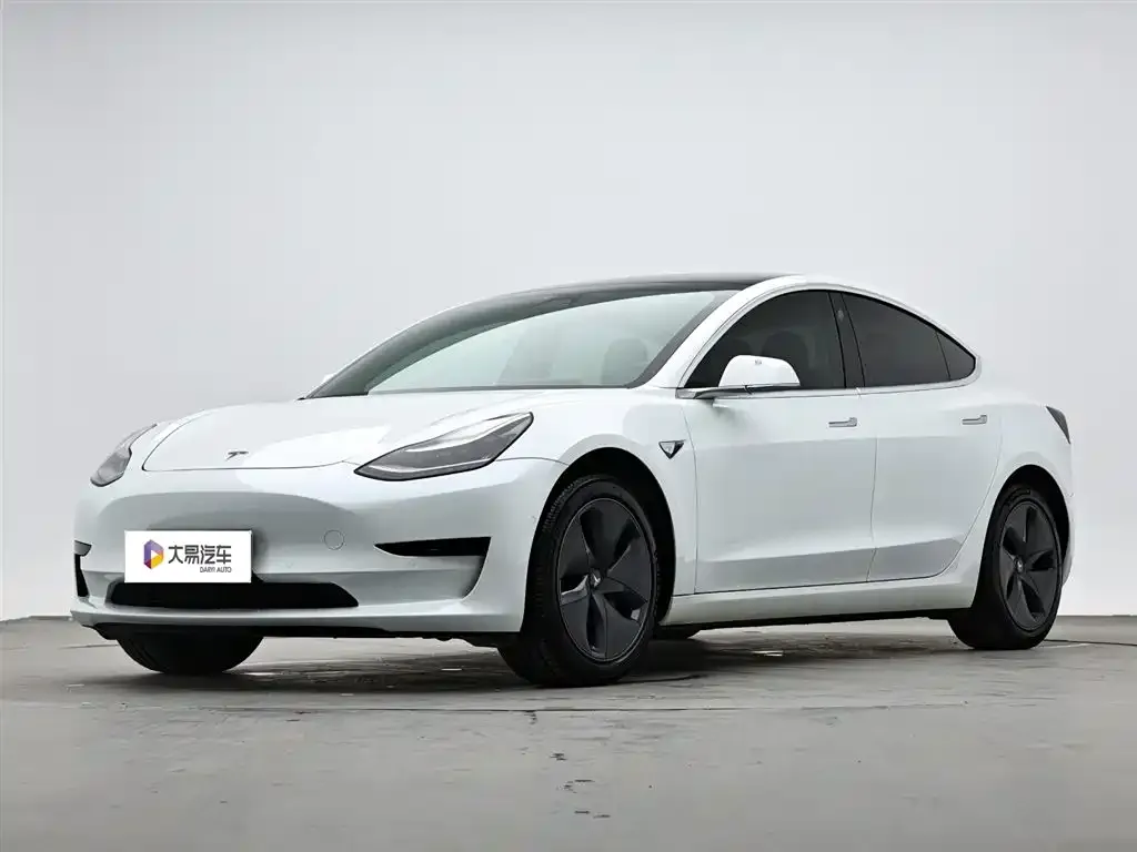 Tesla Model 3 — фото 1