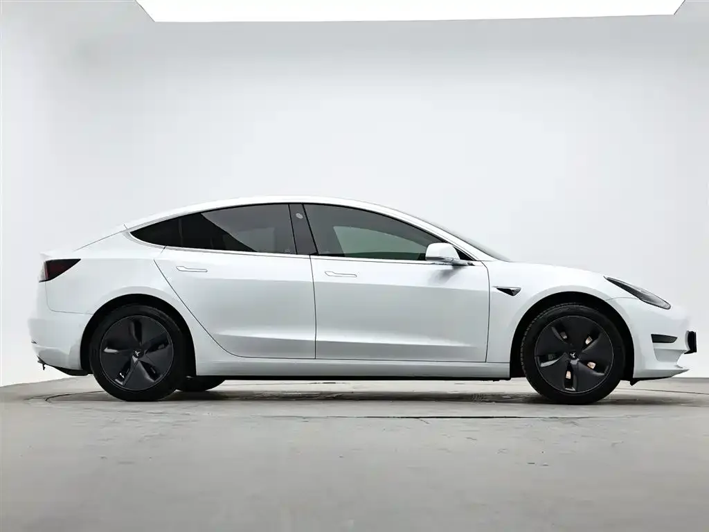 Tesla Model 3 — фото 4