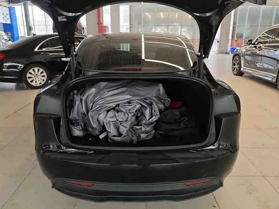 Tesla Model 3 — фото 9