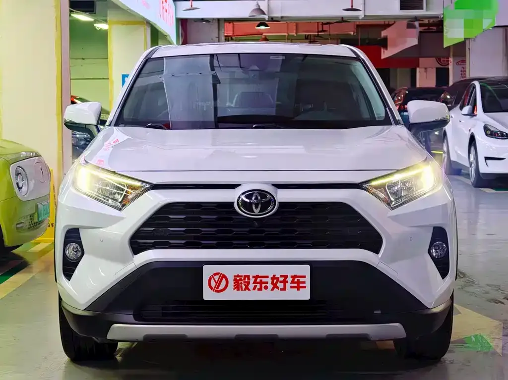Toyota RAV4 — фото 3