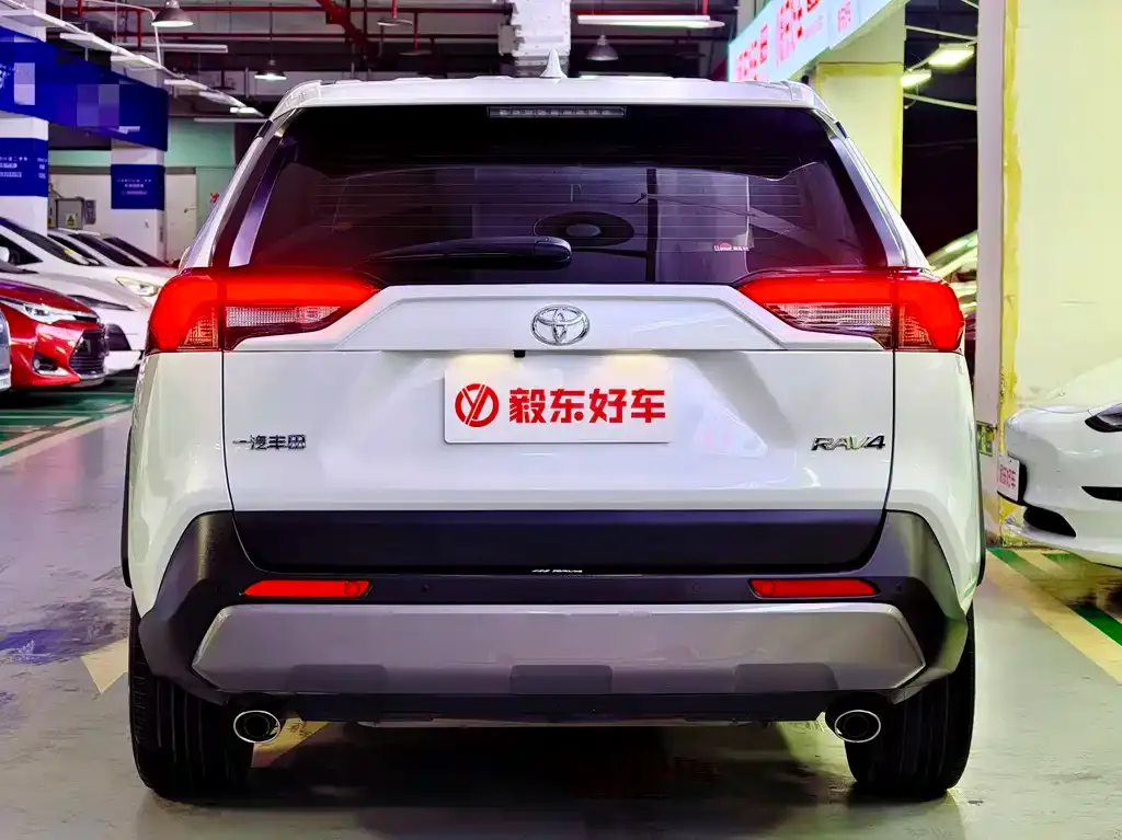 Toyota RAV4 — фото 6
