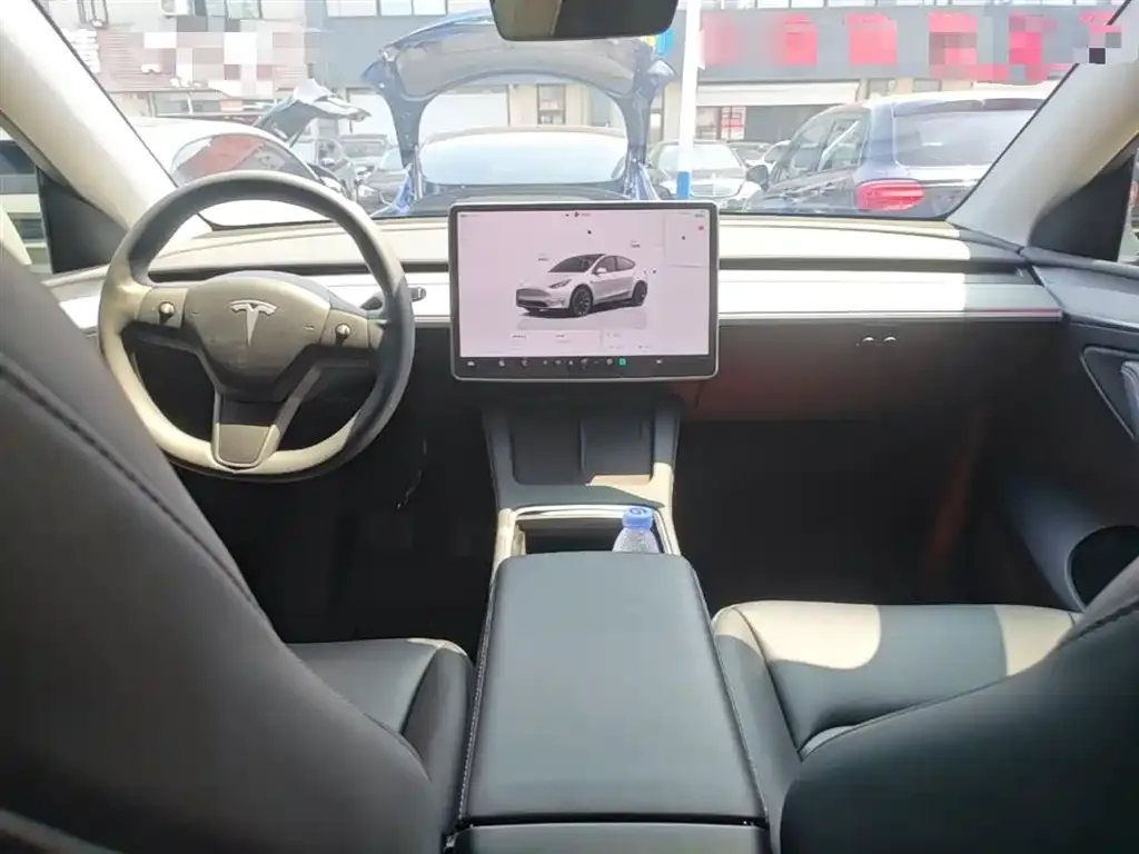 Tesla Model Y — фото 2