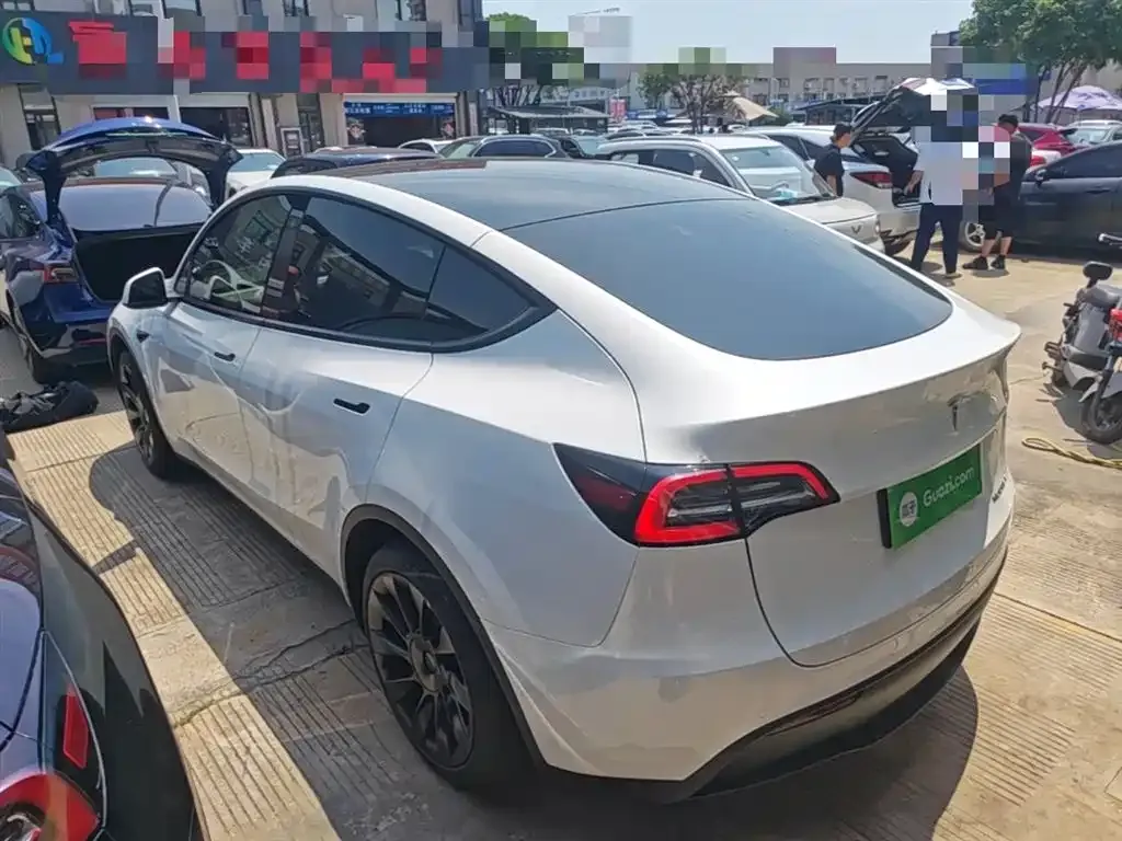Tesla Model Y — фото 9