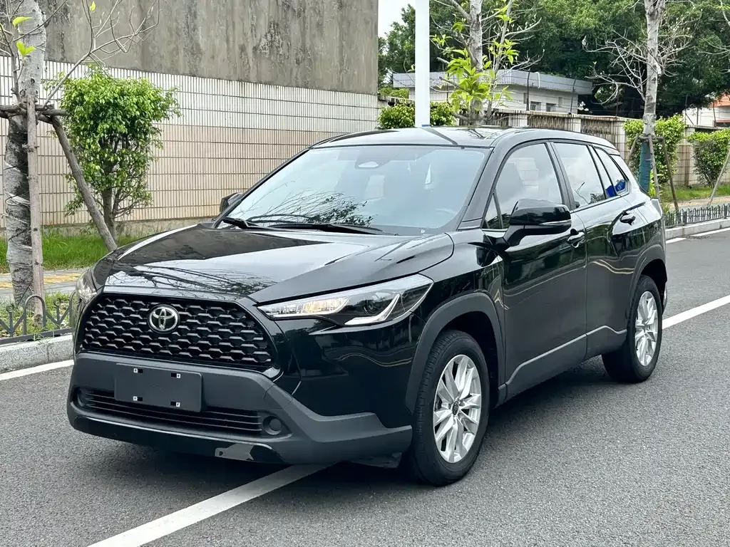 Toyota Corolla Cross — фото 1