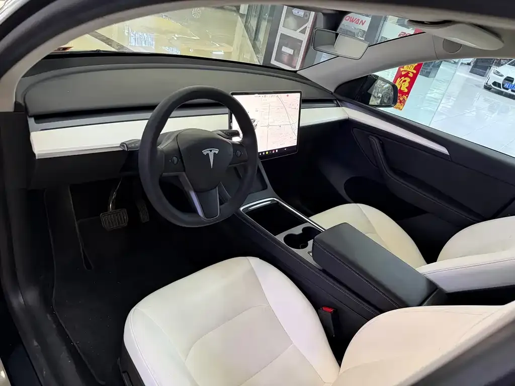 Tesla Model Y — фото 7