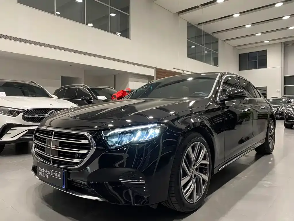 Mercedes-Benz E-Class — фото 1