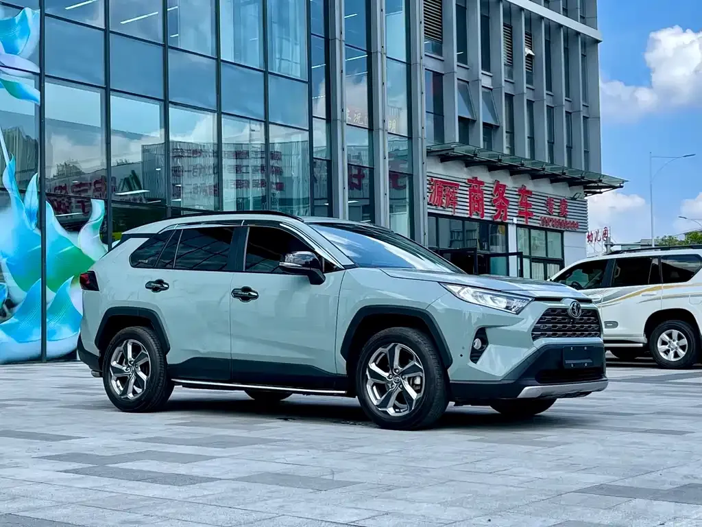 Toyota RAV4 — фото 3