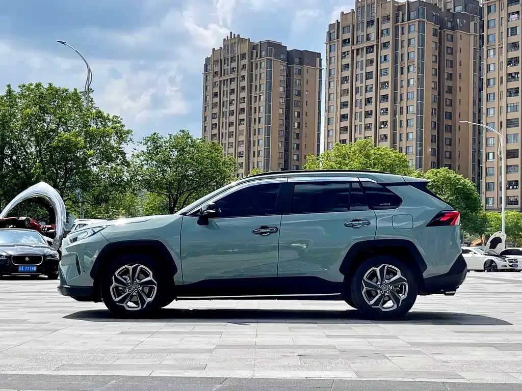 Toyota RAV4 — фото 9