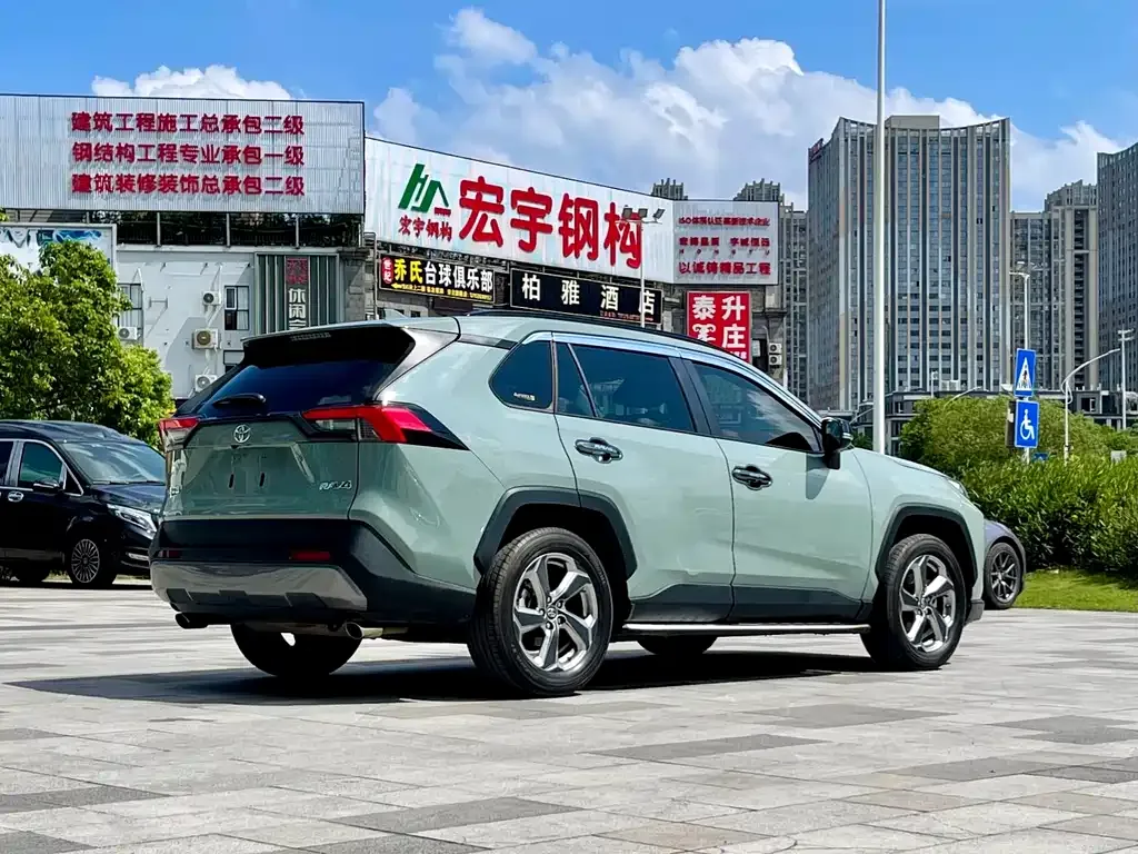 Toyota RAV4 — фото 10
