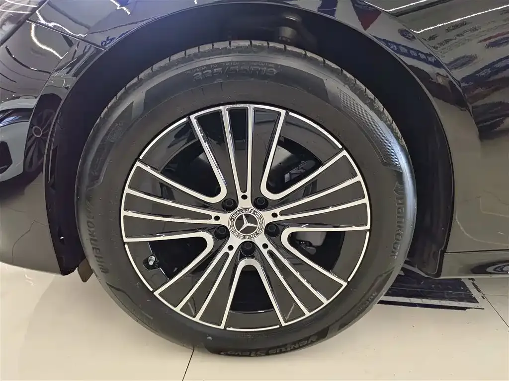 Mercedes-Benz E-Class — фото 5
