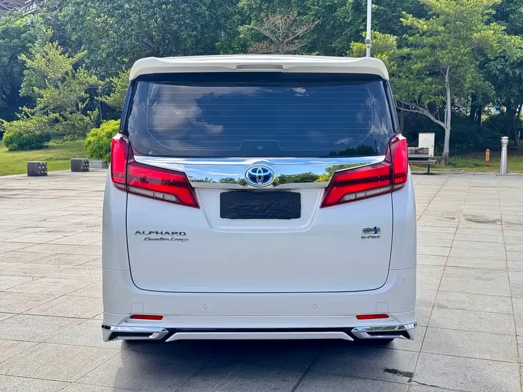 Toyota Alphard — фото 8