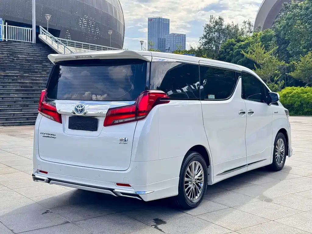 Toyota Alphard — фото 4