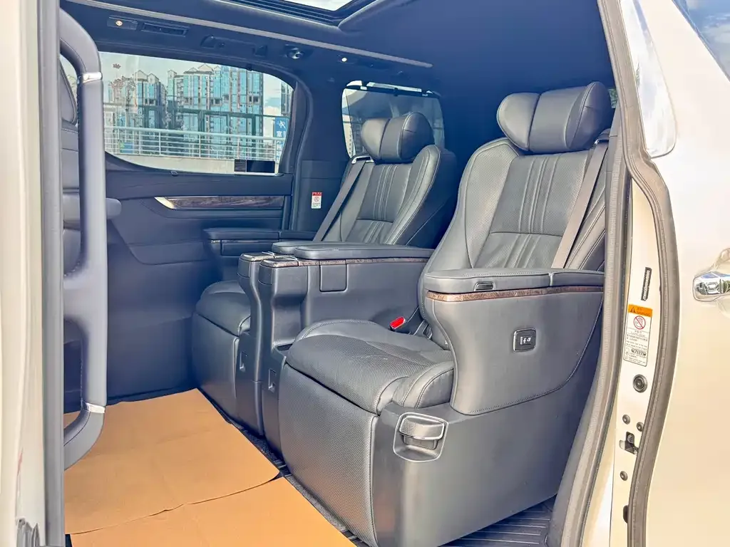 Toyota Alphard — фото 3