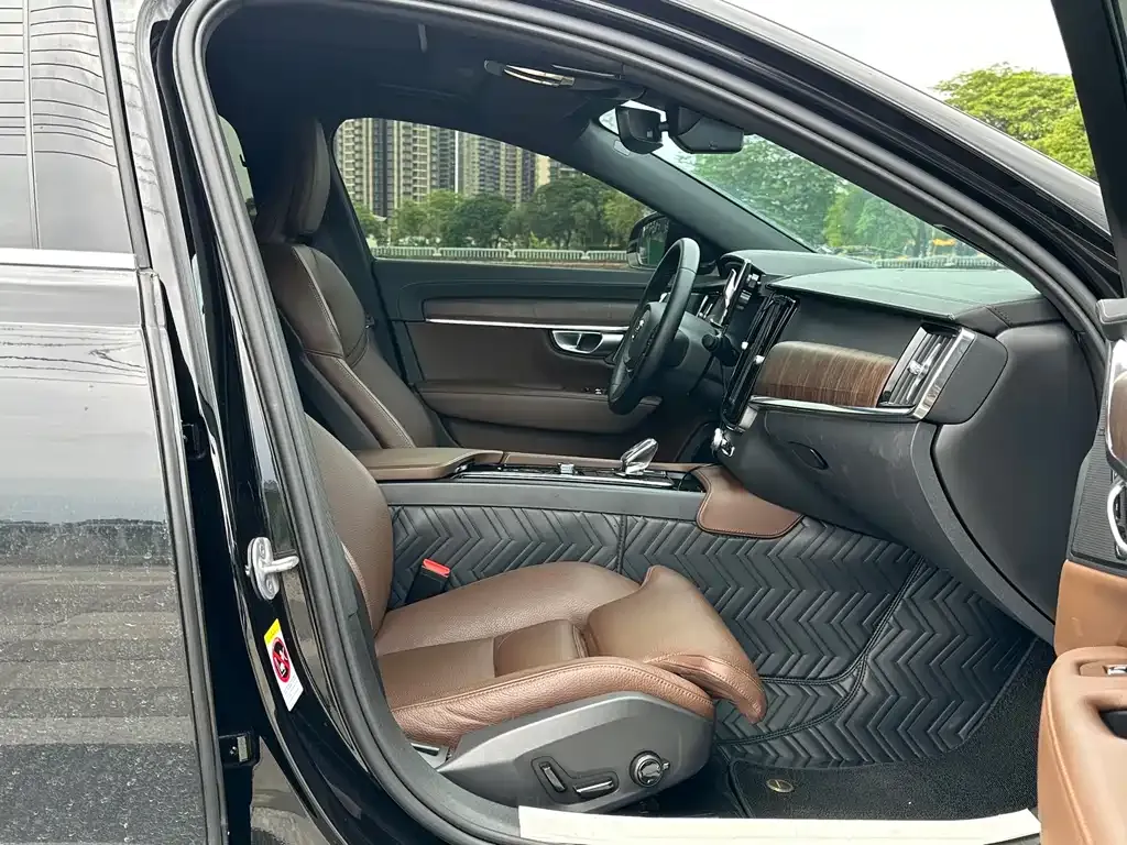 Volvo S90 2023 из CN, фото 2