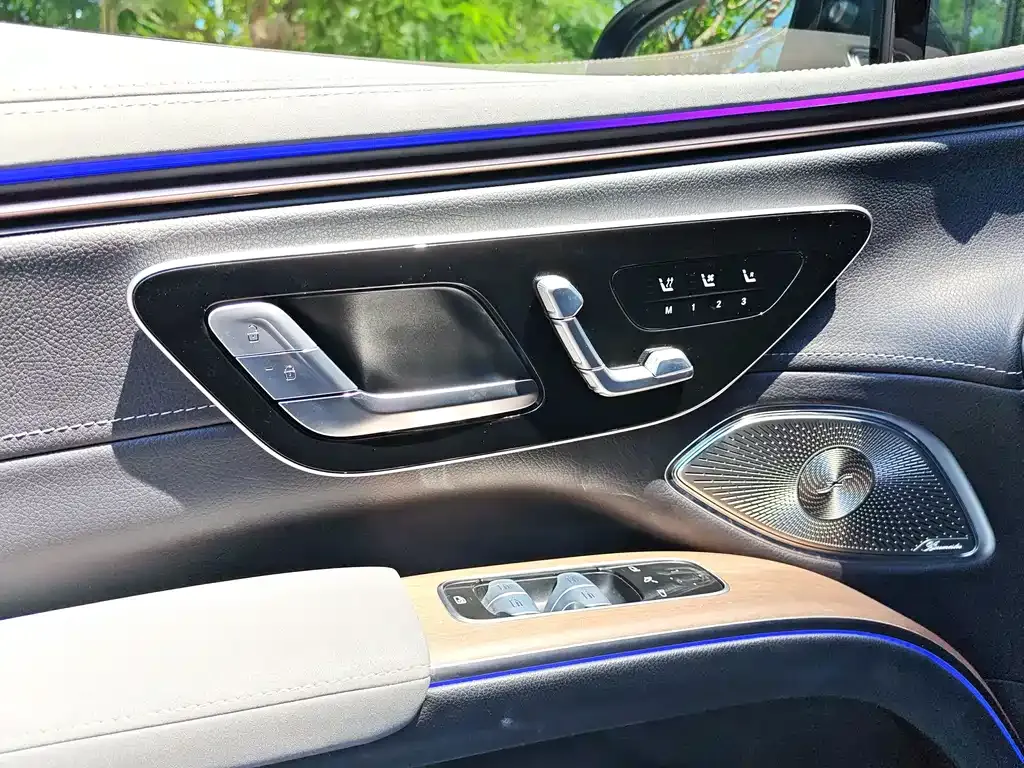 Mercedes-Benz EQS SUV — фото 9