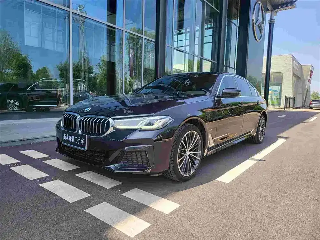 BMW 5 Series — фото 1