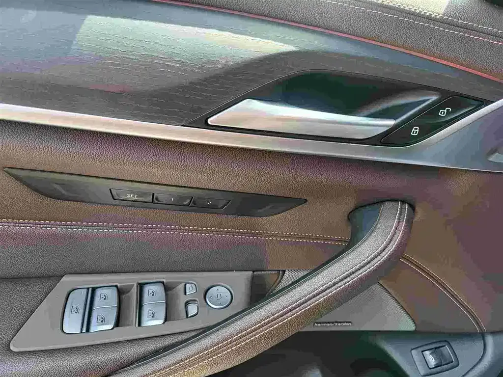 BMW 5 Series — фото 3