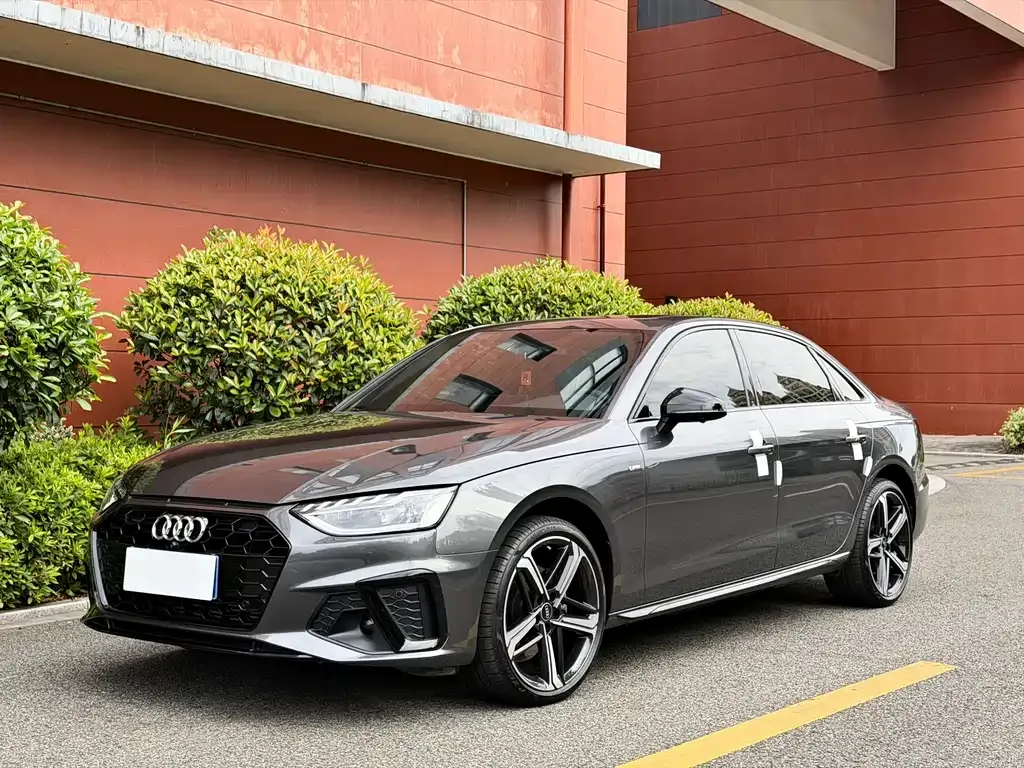 Audi A4L — фото 1