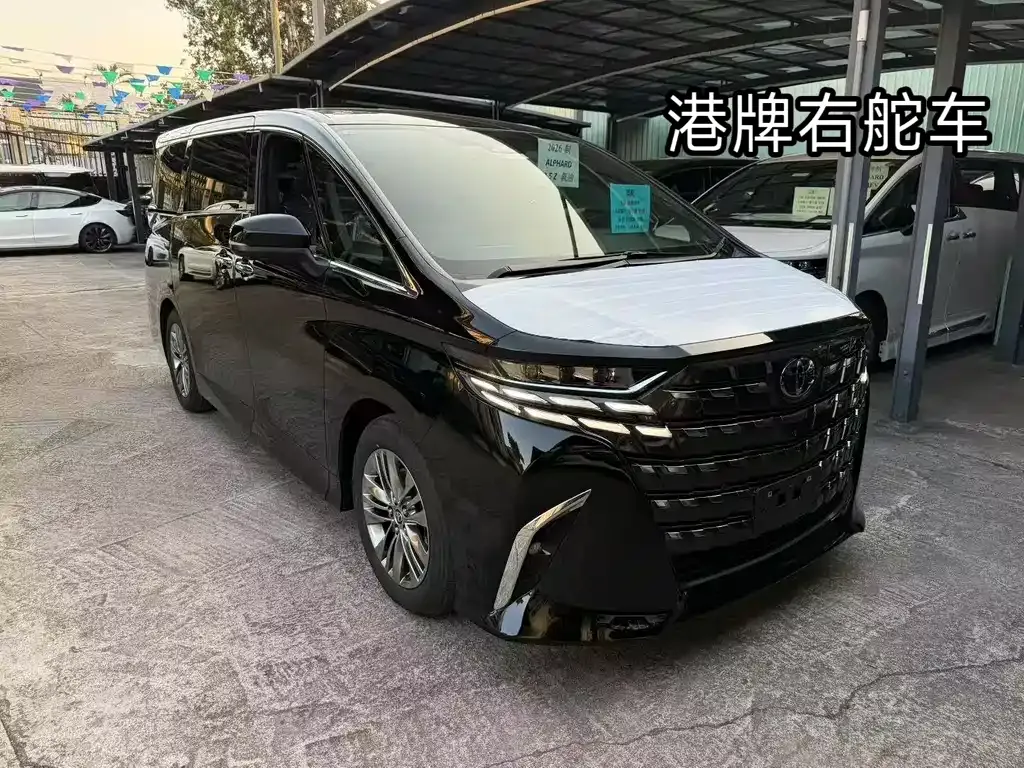 Toyota Alphard — фото 1