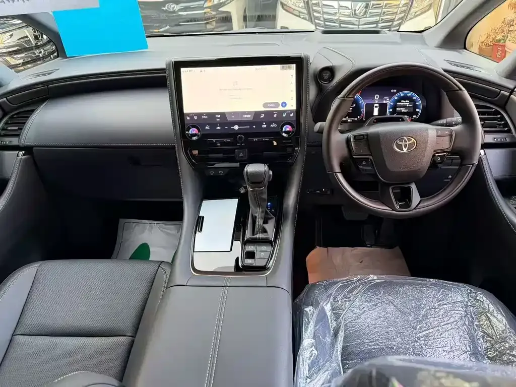 Toyota Alphard — фото 8