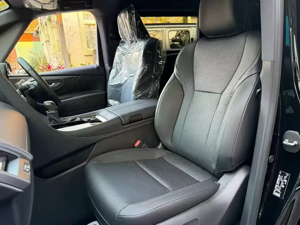 Toyota Alphard — фото 3