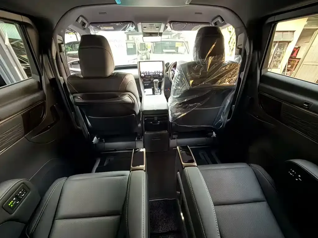 Toyota Alphard — фото 7