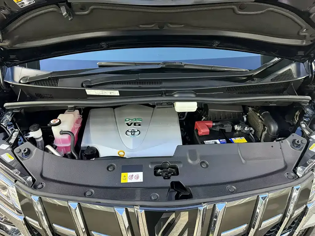 Toyota Alphard — фото 2