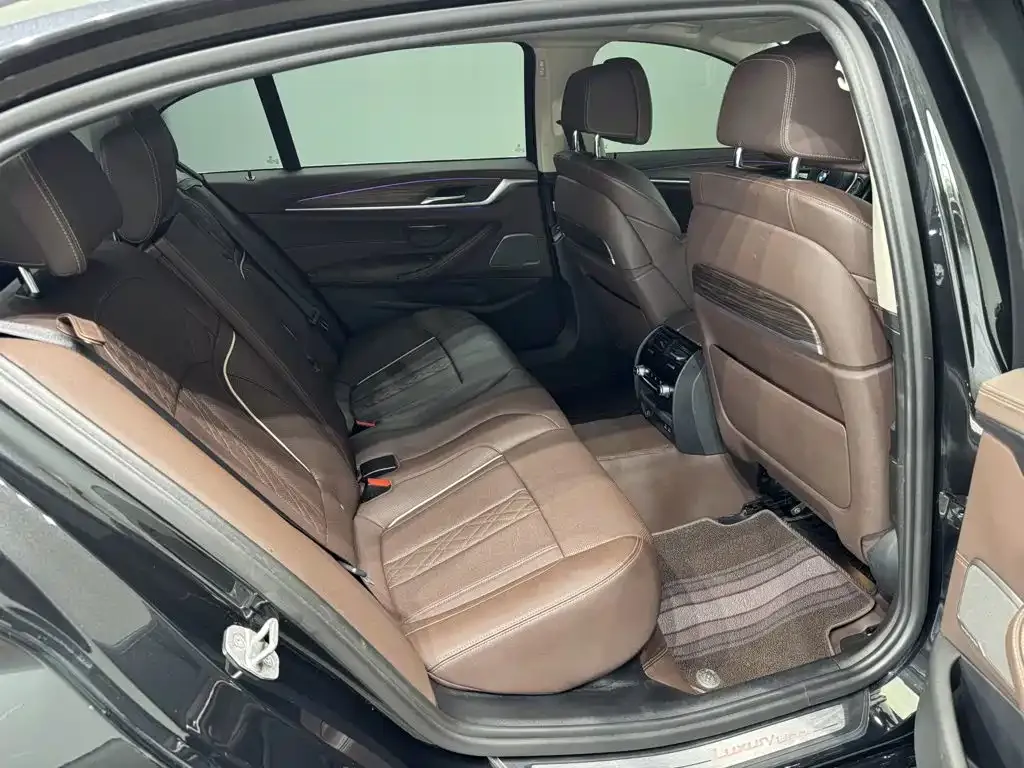 BMW 5 Series — фото 10