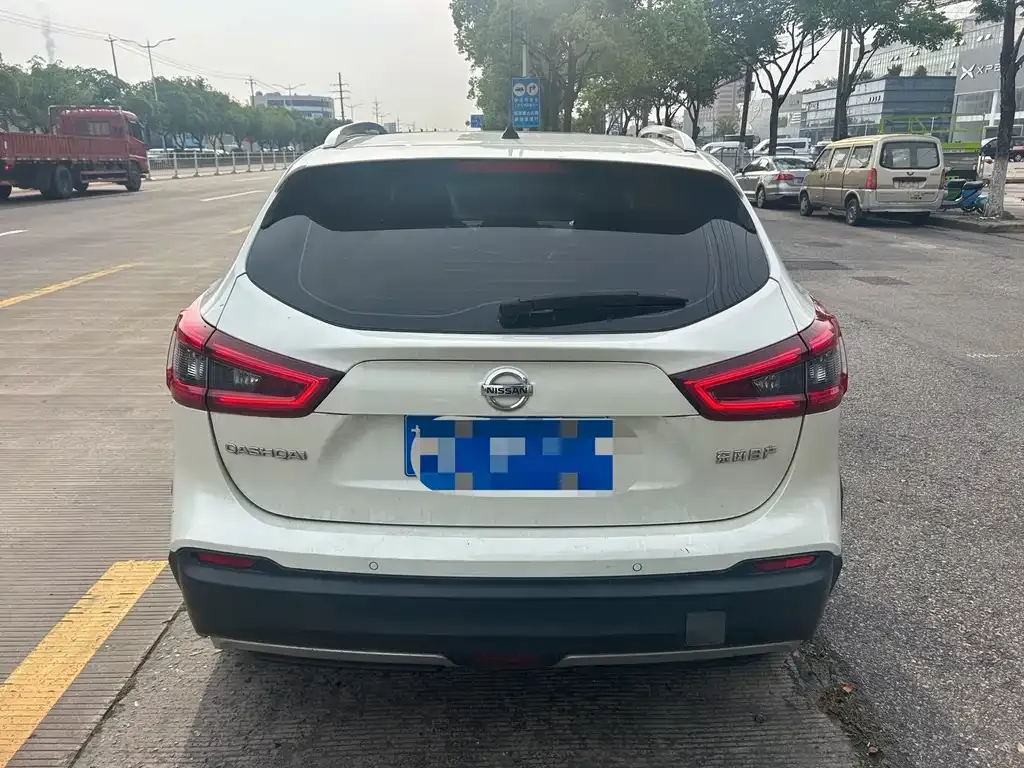 Nissan Qashqai — фото 7