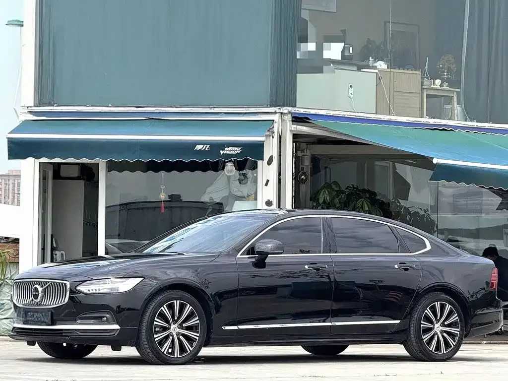 Volvo S90 — фото 1