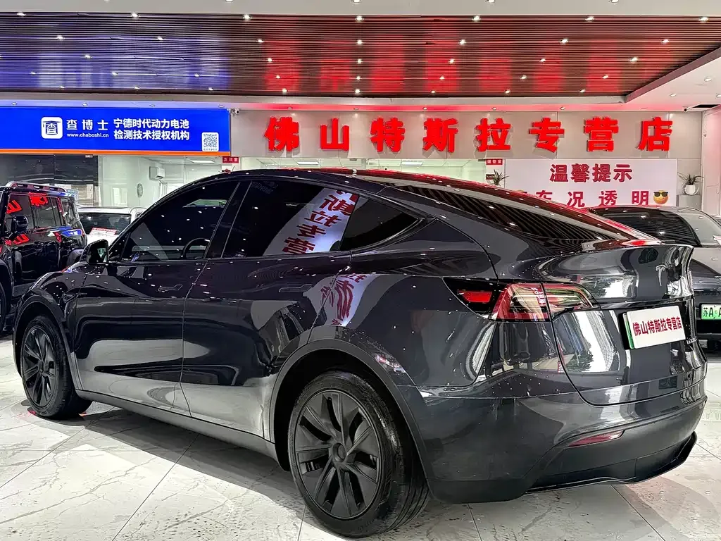 Tesla Model Y — фото 8