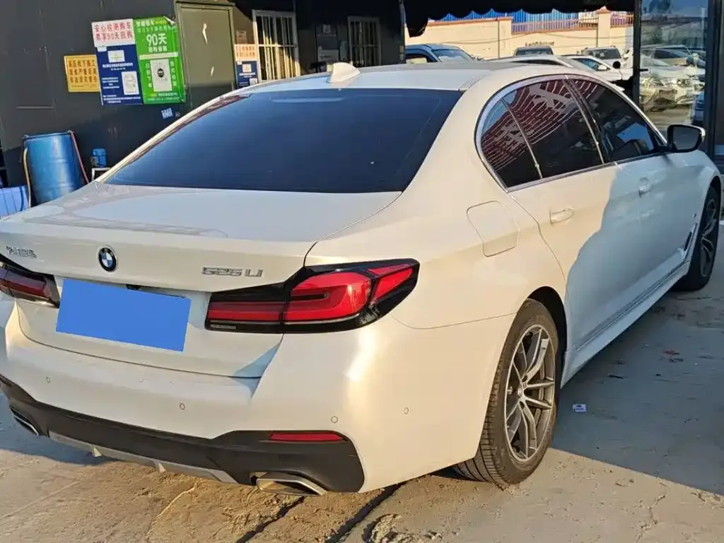 BMW 5 Series — фото 6