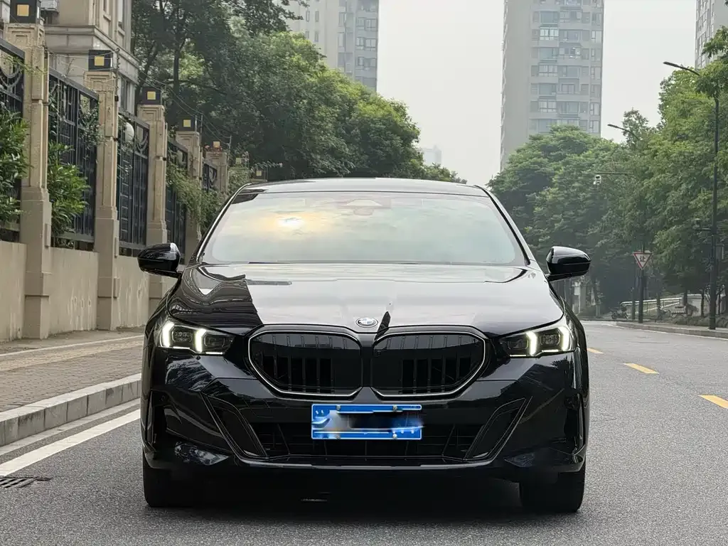 BMW 5 Series — фото 10