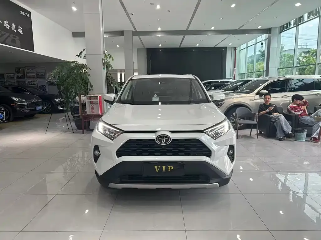 Toyota RAV4 — фото 6