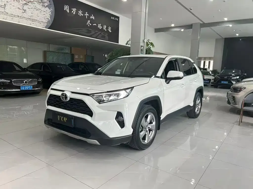 Toyota RAV4 — фото 4