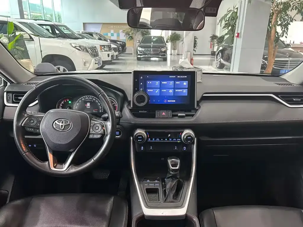 Toyota RAV4 — фото 10