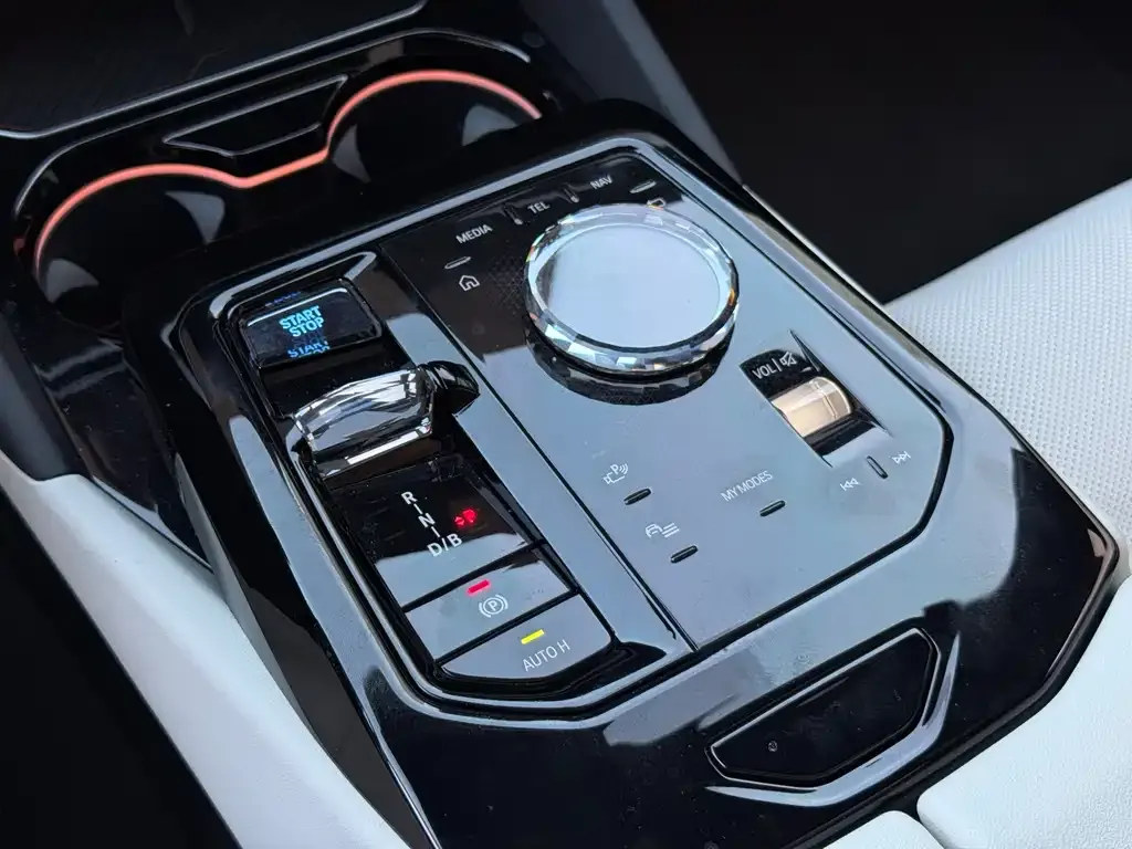 BMW i5 M60 — фото 4