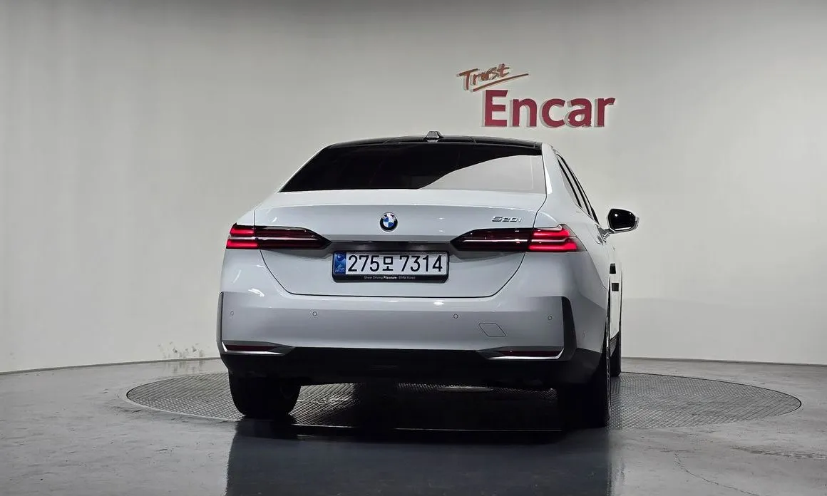 BMW 5-Series 2024 из KR, фото 3