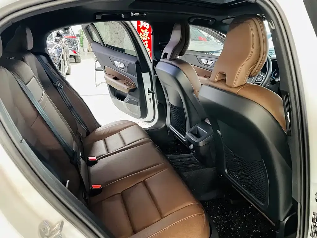 Volvo S60 2025 из CN, фото 10
