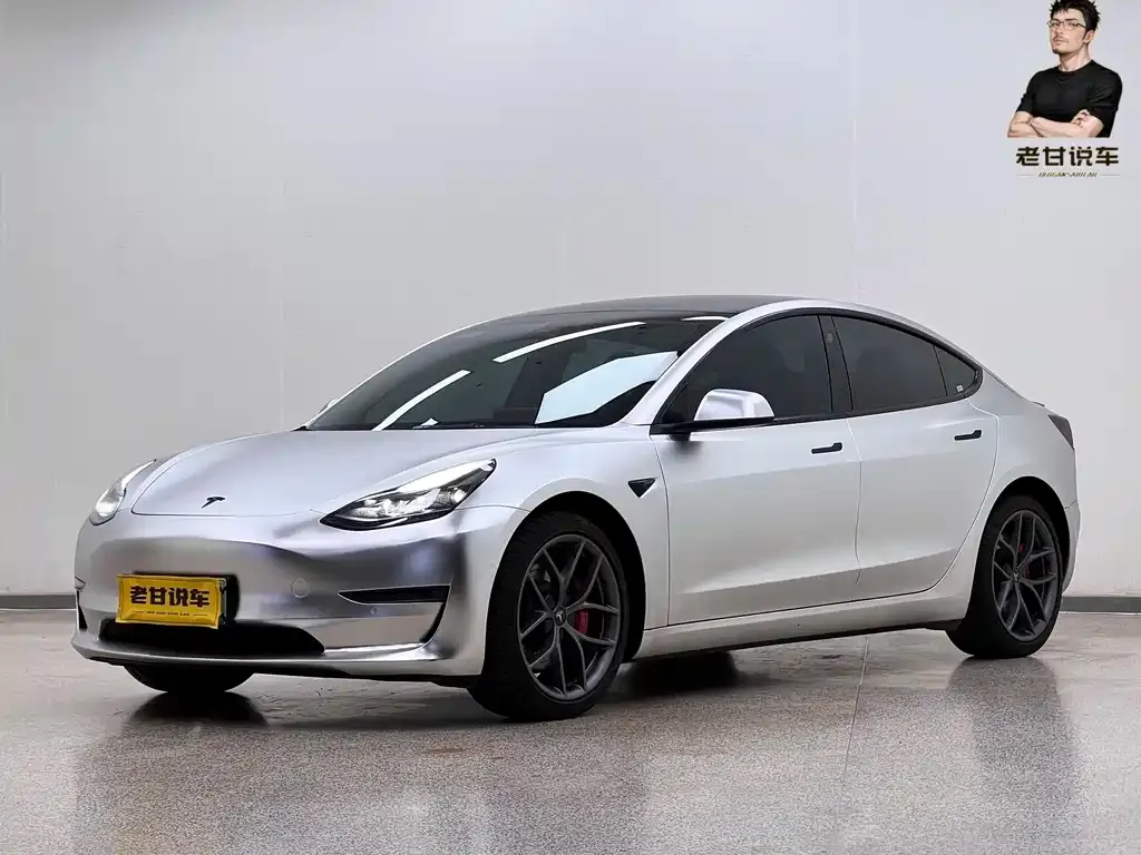 Tesla Model 3 — фото 1