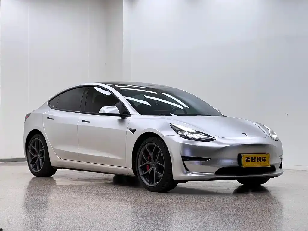Tesla Model 3 — фото 4